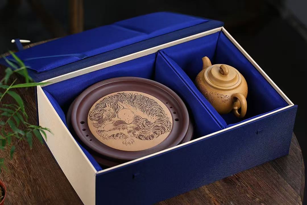 "Xingyue" Master Tea Set | Handcrafted Golden Duan Clay Teapot &amp; Tray | Signed by Master Zhou Lihua