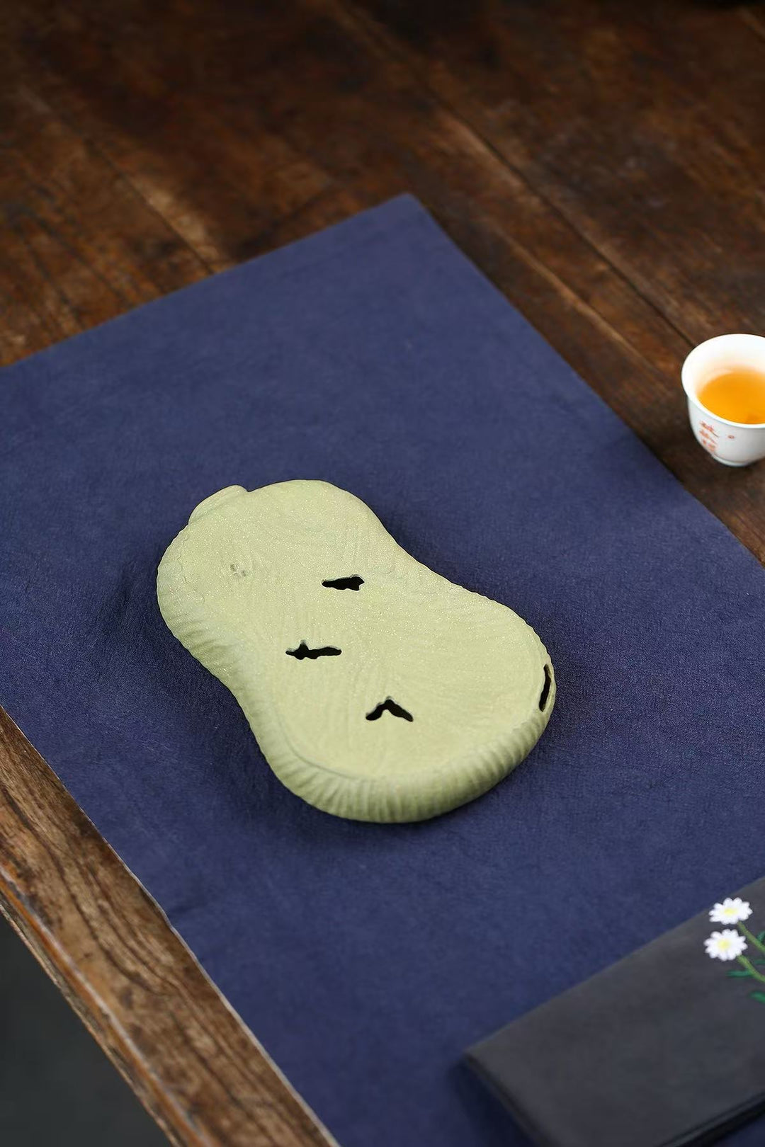 "Hundred Wealths" | Handcrafted Green Duan Ni Cabbage Tea Tray | Lucky Dry Brew Plate